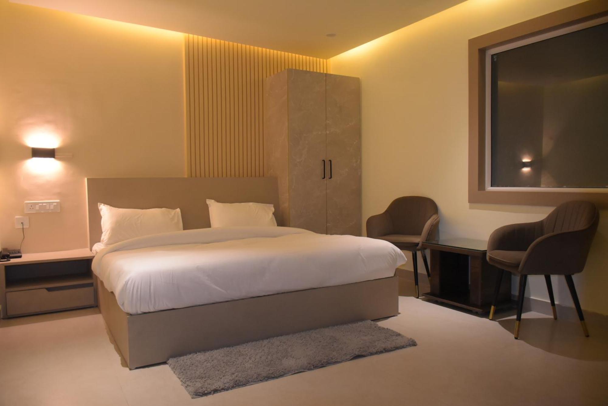 Spruce Hill Hotel & Restro Nainital Buitenkant foto
